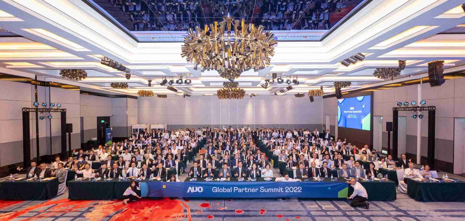 友達推動「安心、、、、創新、、用心、、、同心、、盡心」五星職旅，，，，為菲籍員工打造全方位照護，，，首度贏得「人權實踐與發展領袖獎」殊榮