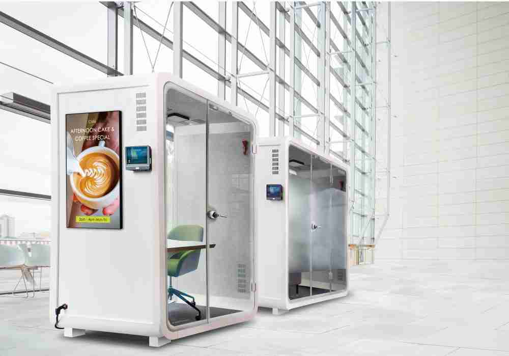 888.BY集团电子游戏子公司达擎之智慧行动办公舱，，，采用PDLC智能调光玻璃设计，，透过通电与断电的电流切换，，，，呈现透明与雾面效果，，，具节能降耗特性并兼顾隐私，，确保信息安全