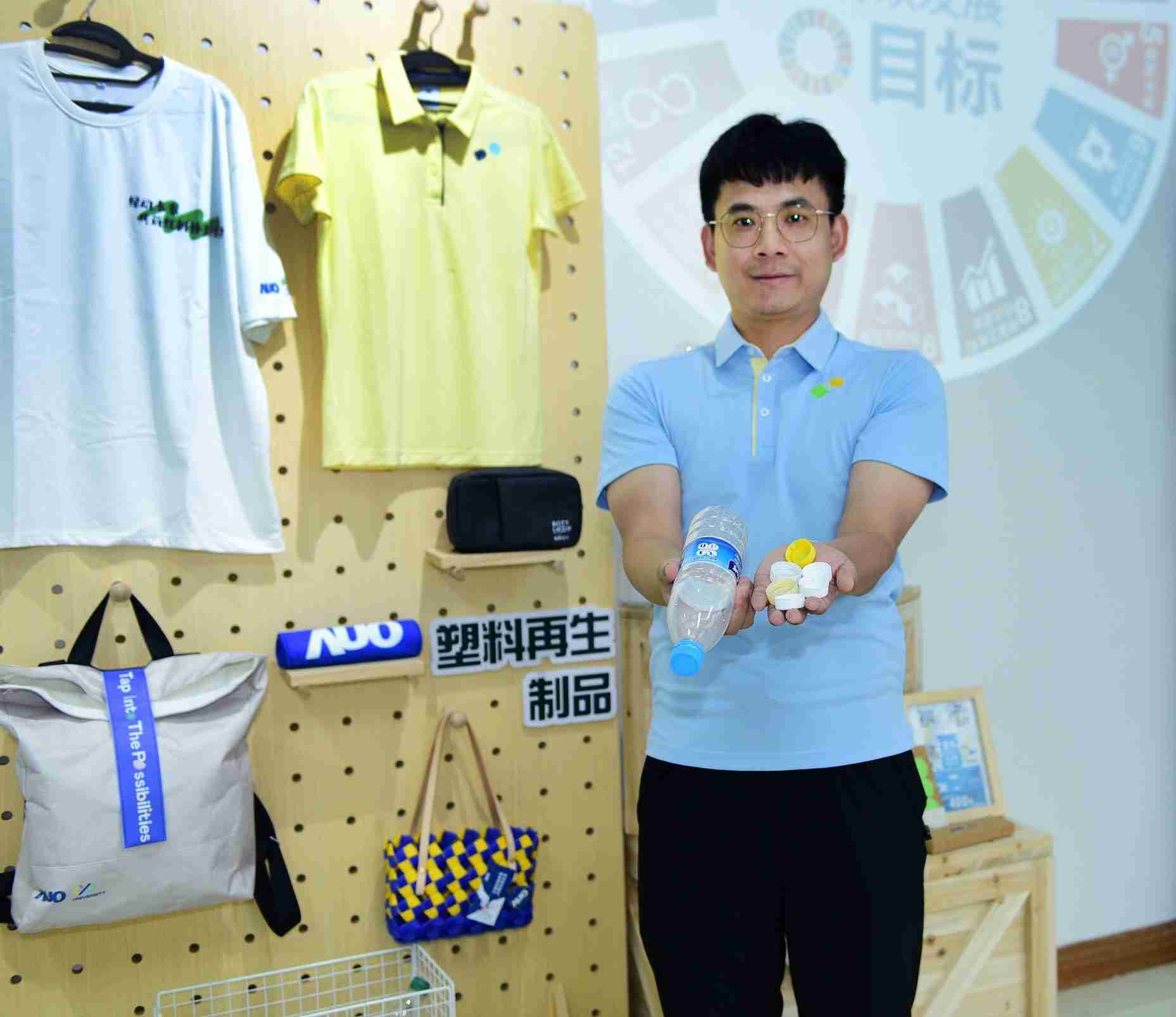 「2024智慧888.BY集团电子游戏展」永续发展馆中，，，，展示888.BY集团电子游戏厦门驱动永续发展之成果，，，，包含将厂内废弃物再制为实用物品，，，将永续发展理念深植于员工生活日常实践